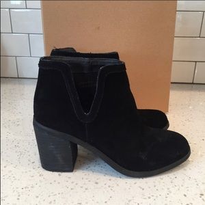 Urban Outfitters cutout bootie Black Size 7
